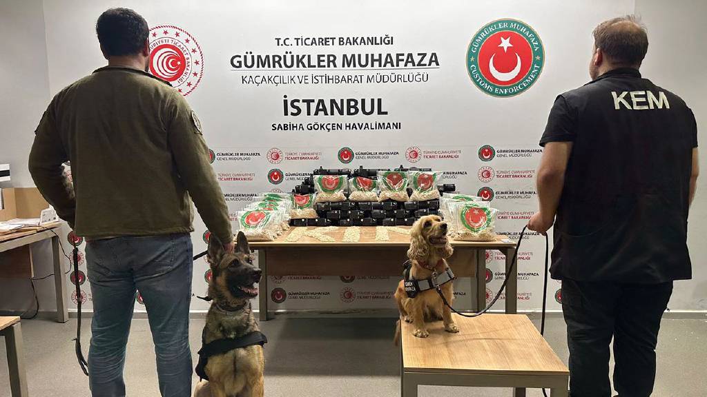 Gümrük Muhafaza ekipleri zehir tacirlerine geçit vermiyor