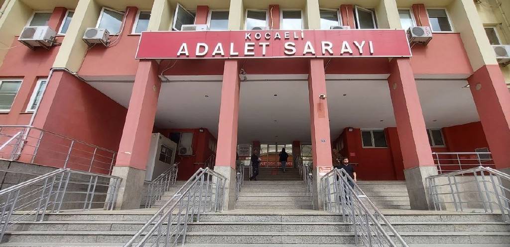 Kocaeli'de eşinin yasak aşkını 8 yerinden bıçaklayan sanığa 3 yıl hapis