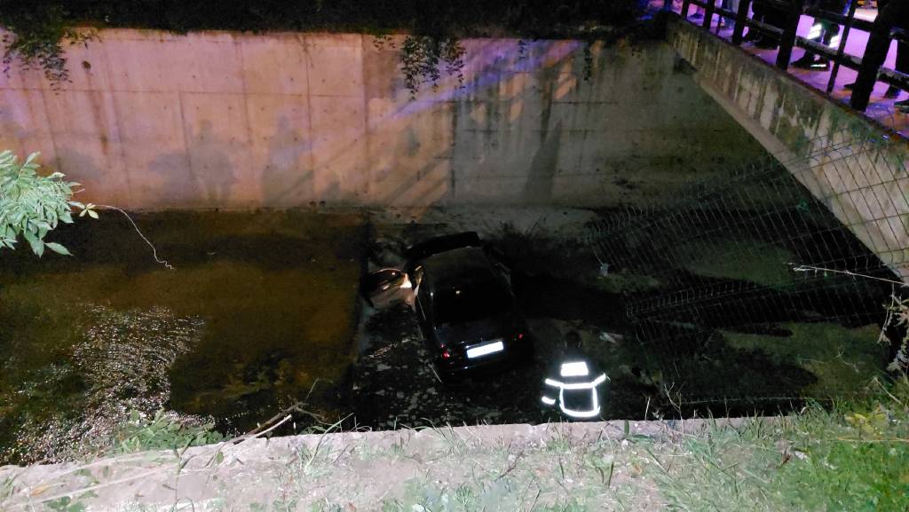 Samsun'da otomobil dereye uçtu: 1 ölü, 1 yaralı