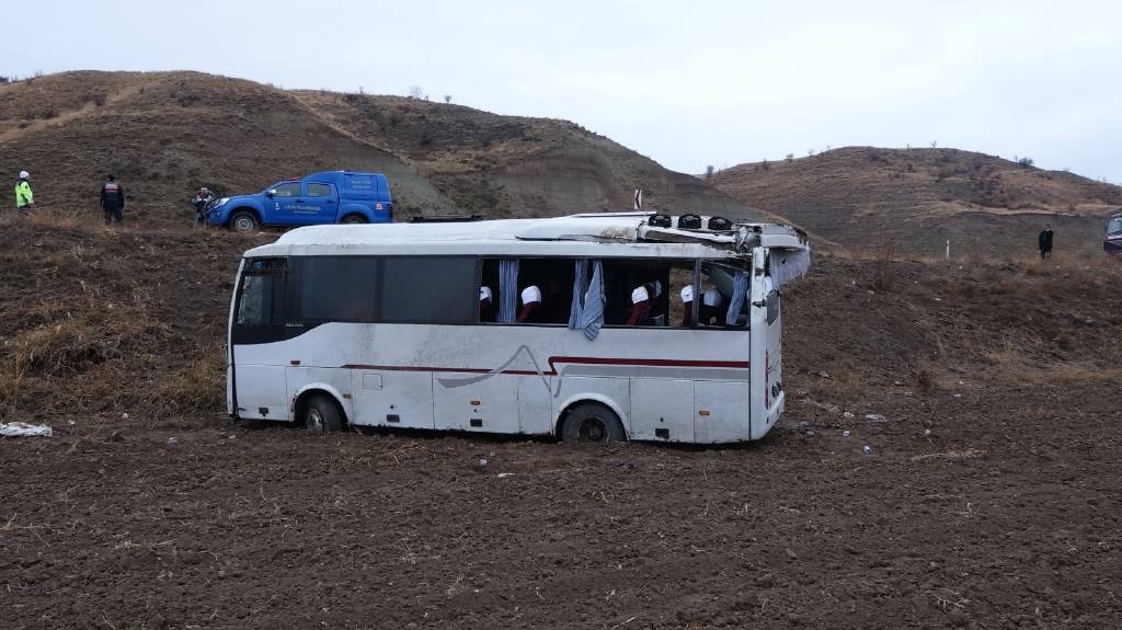 Çankırı'da midibüs şarampole devrildi: 29 yaralı