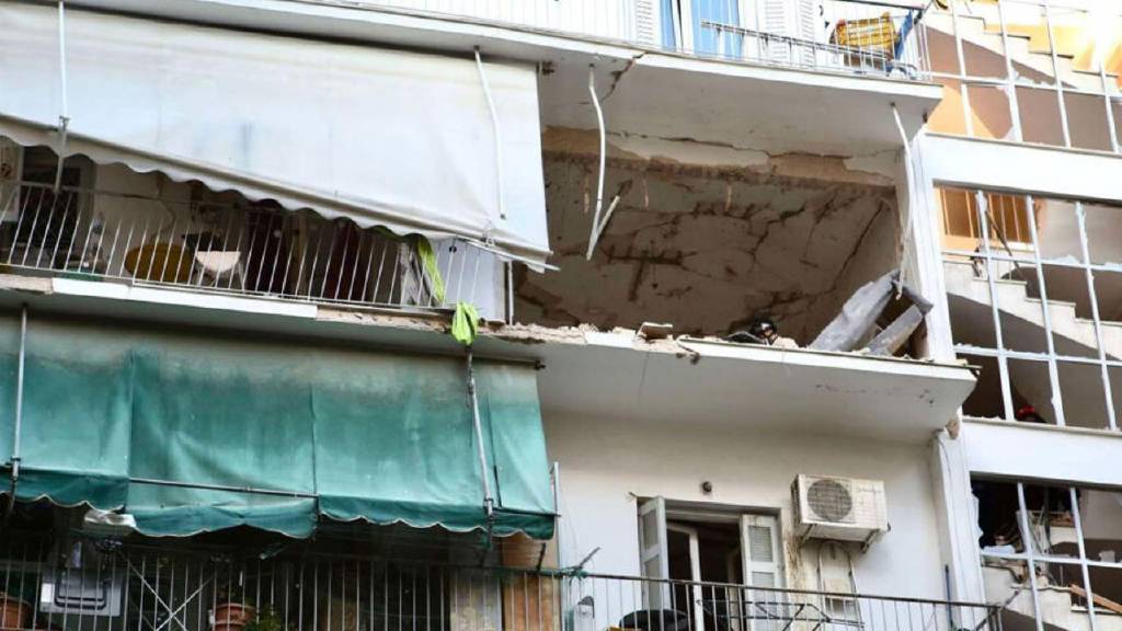 Atina'da apartmanda patlama: 1 ölü, 1 yaralı