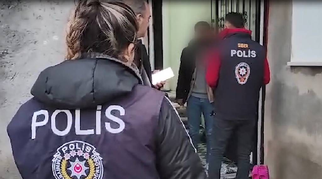 Bitlis’te çocuklara ait müstehcen görüntüleri depolayan 6 kişi yakalandı