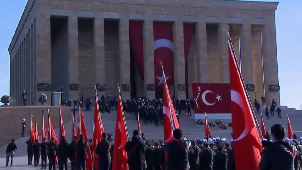 Devlet erkanı Ata'nın huzurunda... Erdoğan: Barış ve huzur dolu bir Türkiye için durmadan yürüyeceğiz