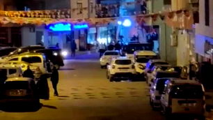 İzmir'de polislere silahlı saldırı: 2'si ağır, 3 polis yaralandı