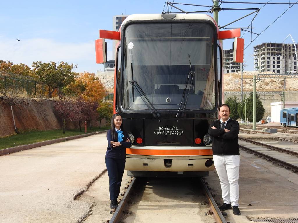 Gaziantep'te karı koca aynı hatta vatman…