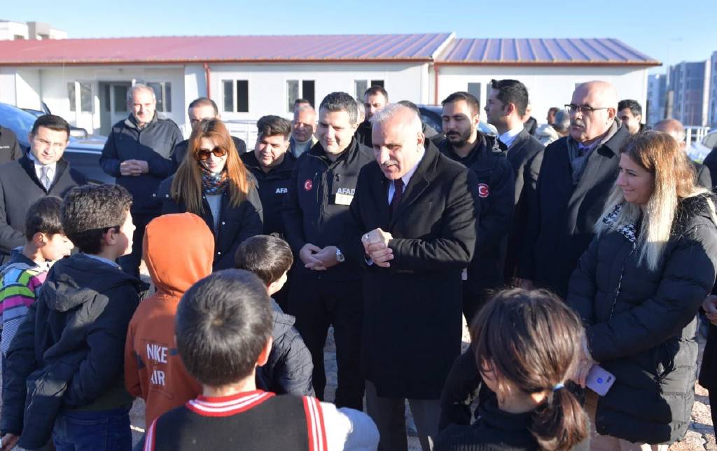 Diyarbakır'da deprem sonrası başlatılan konut çalışmaları hızla devam ediyor