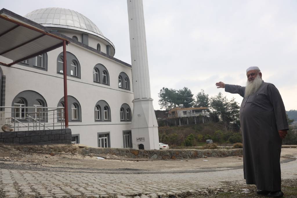 Ülkesine dönmeye hazırlanan Suriyeli cami yaptırdı! "Türkiye, Suriyeliler için büyük hayırlar yaptı"