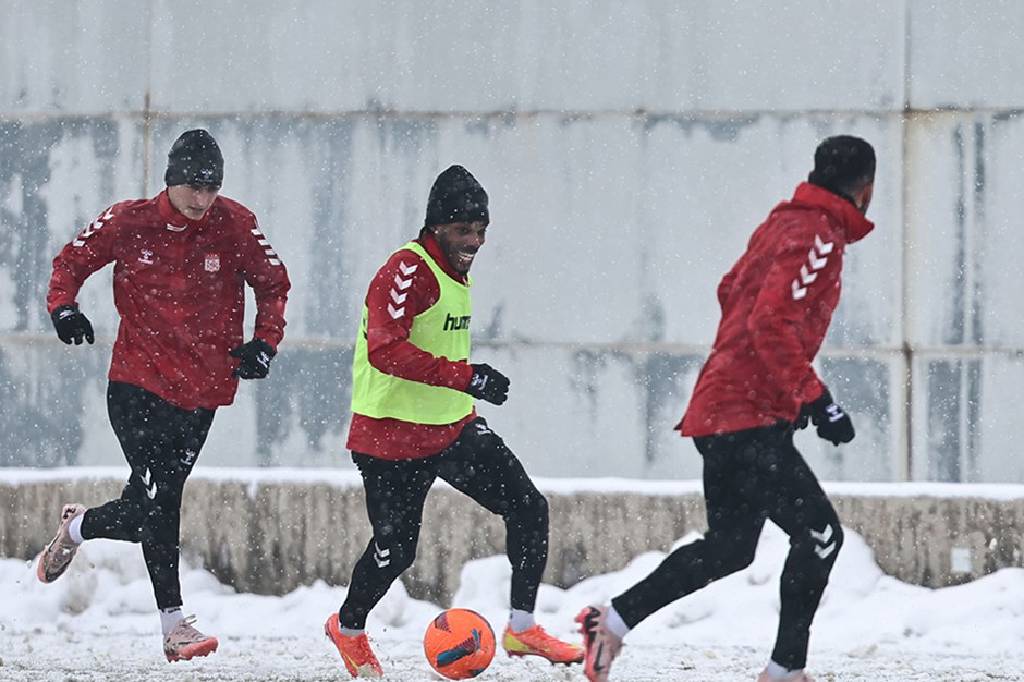 Sivasspor'un antrenmanı yarıda kaldı