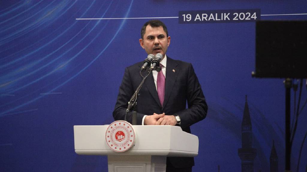 Murat Kurum, Konya'da düzenlenen İnşaat Mühendisleri Günü "Onur Gecesi" programında açıklamalarda bulundu