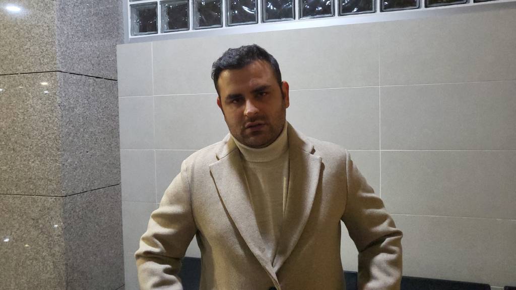 Sosyal medyada namaz ile alay ettiği iddia edilen sanık hakim karşısında! ‘Eşim tesettürlü’