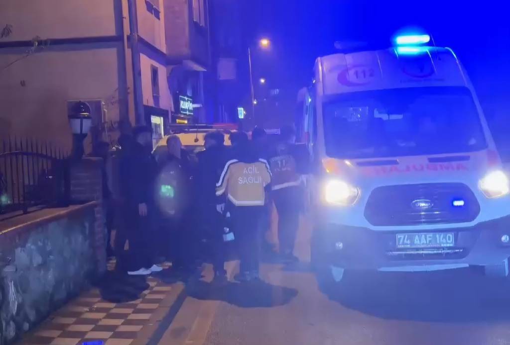 Bartın'da sevgilisinin eve aldığı şahsı darbettiler...