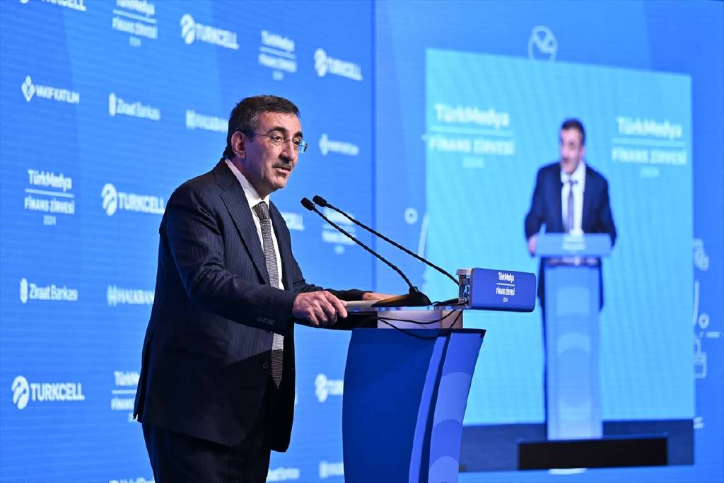 Cumhurbaşkanı Yardımcısı Cevdet Yılmaz, Finans Zirvesi'nde ekonomi gündemine dair açıklamalarda bulundu