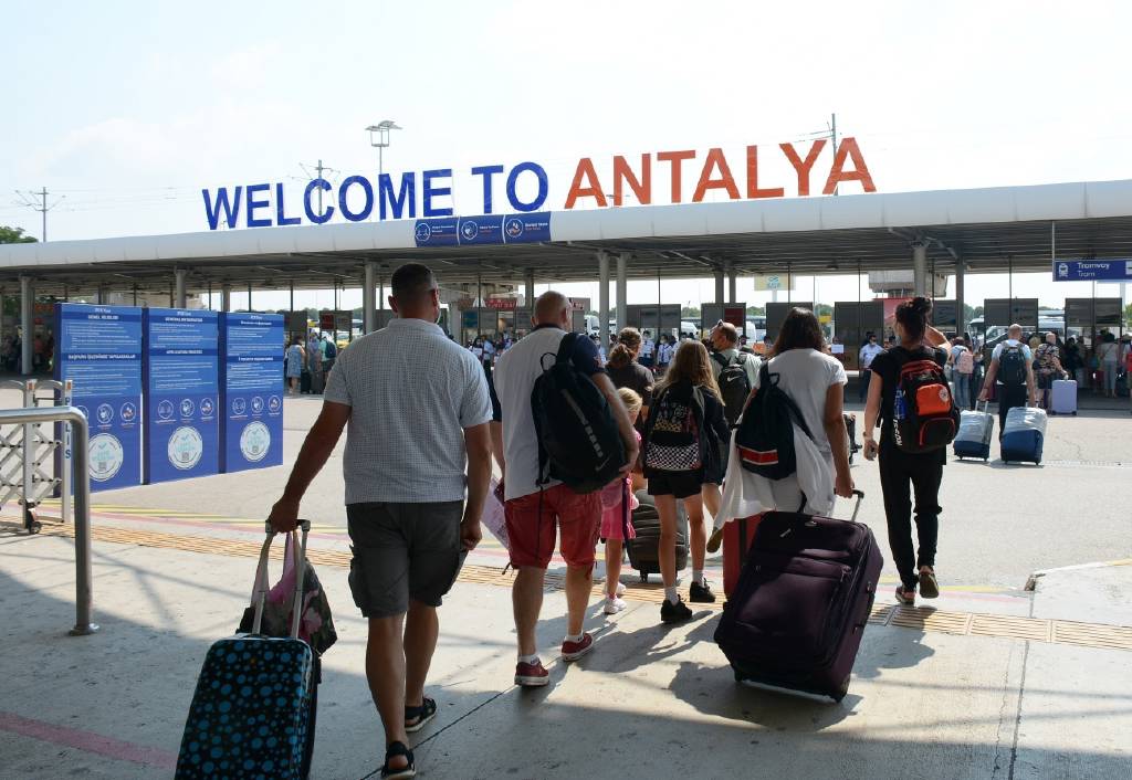 Antalya'dan turizm başarısı… 11 ayda rekor artış!