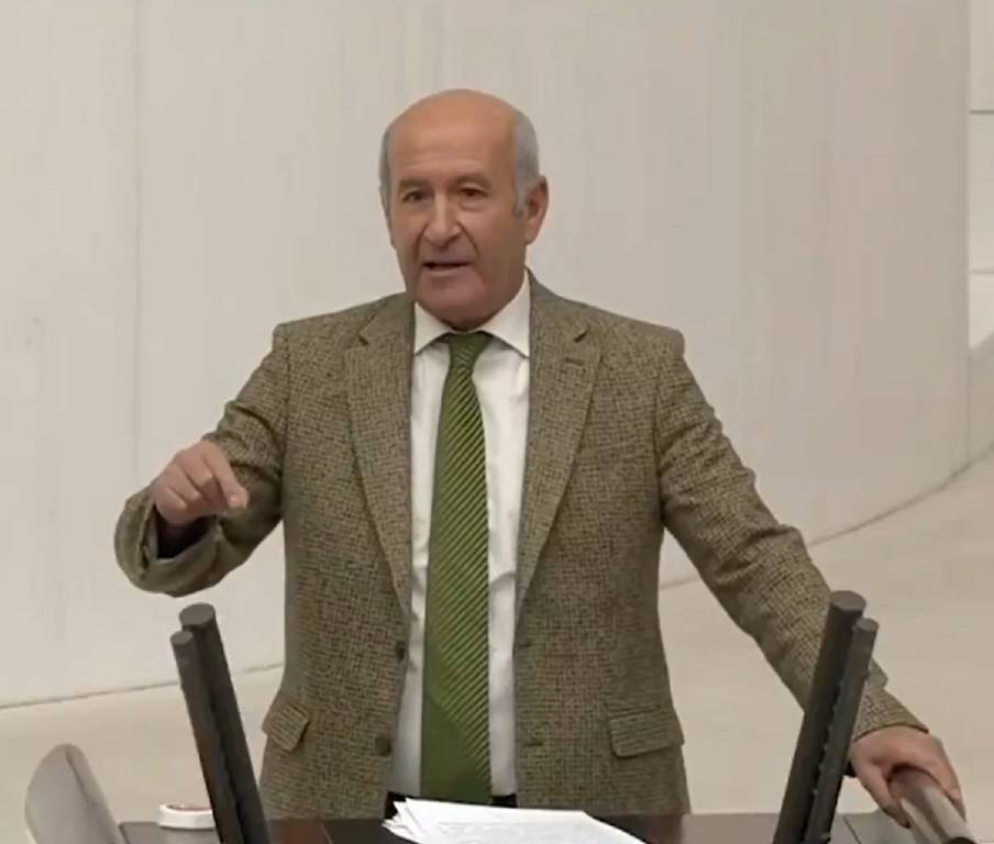 DEM Parti Mardin Milletvekili George Aslan'ın Süryanice Noel Bayramı kutlaması sırasında mikrofonu kapatıldı