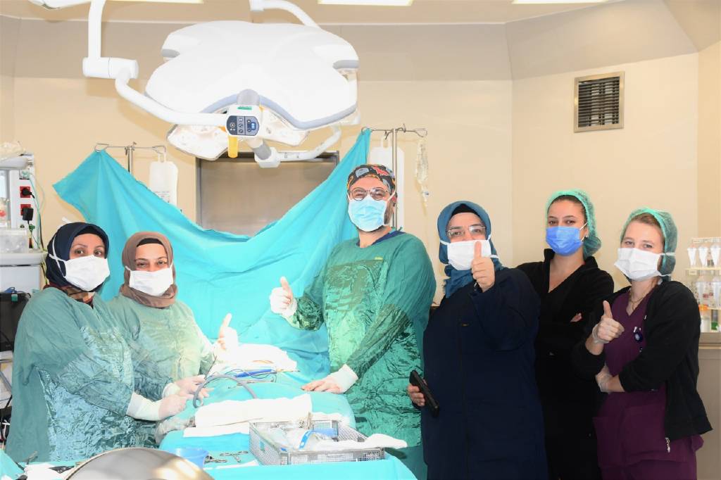 4 yaşındaki çocuk mıknatıslı bilekliğini yuttu! Bağırsağından 13 mıknatıs çıkarıldı...