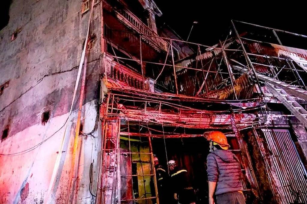 Vietnam’da karaoke barda yangın! 11 kişi hayatını kaybetti...