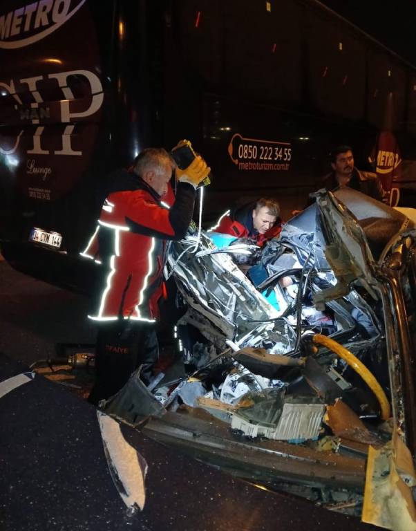 Kayseri'de feci kaza: 2 ölü, 6 yaralı