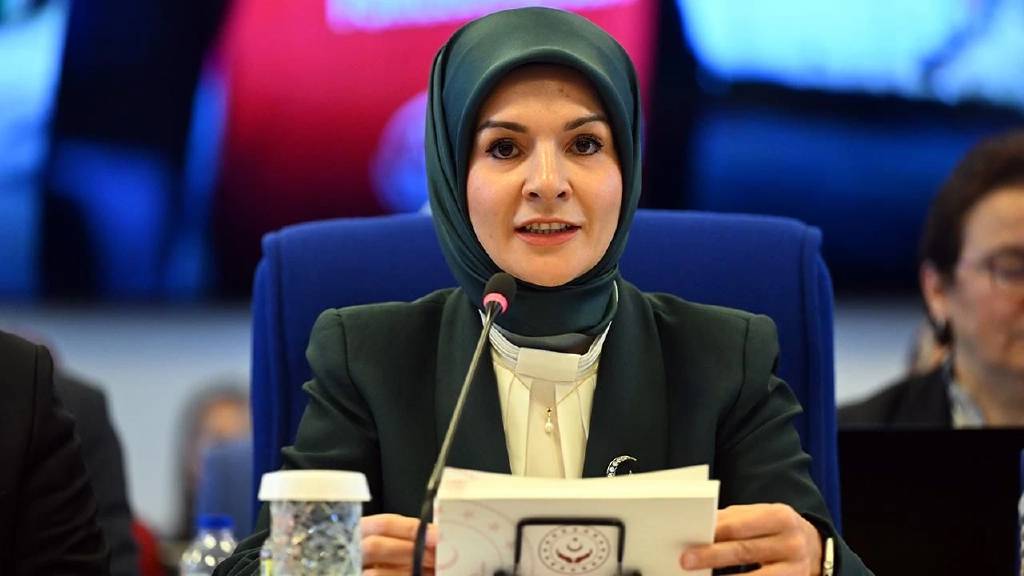 Bakan Mahinur Göktaş duyurdu: 16 yaş altı çocuklar için sosyal medya düzenlemesi geliyor...