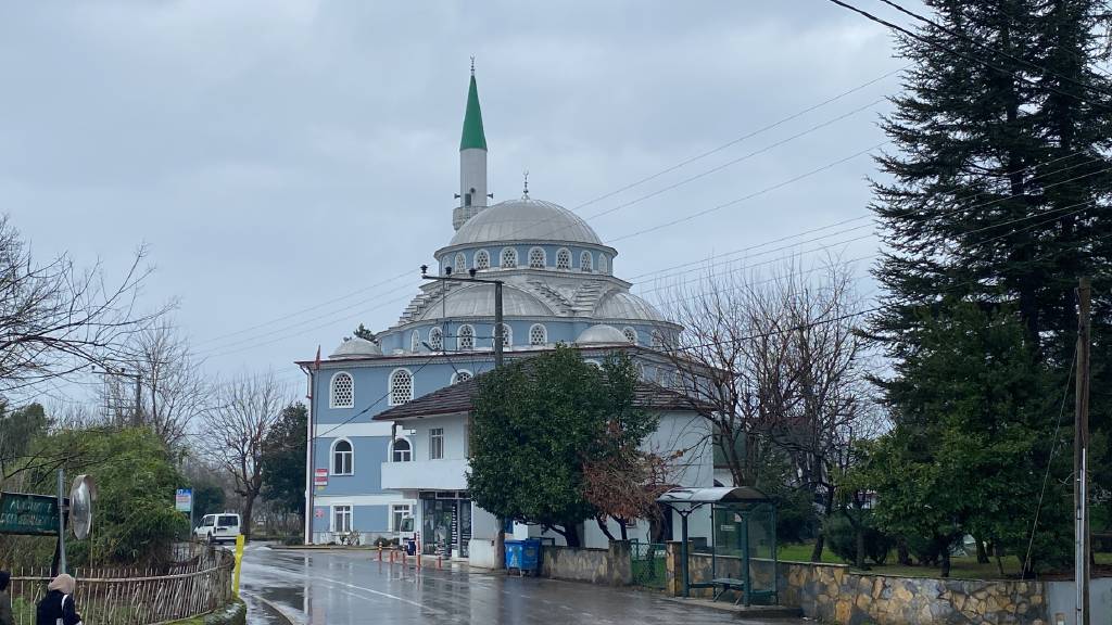 Ölmeden iki camide selasını okuttu! Mahalleli hayrete düştü...