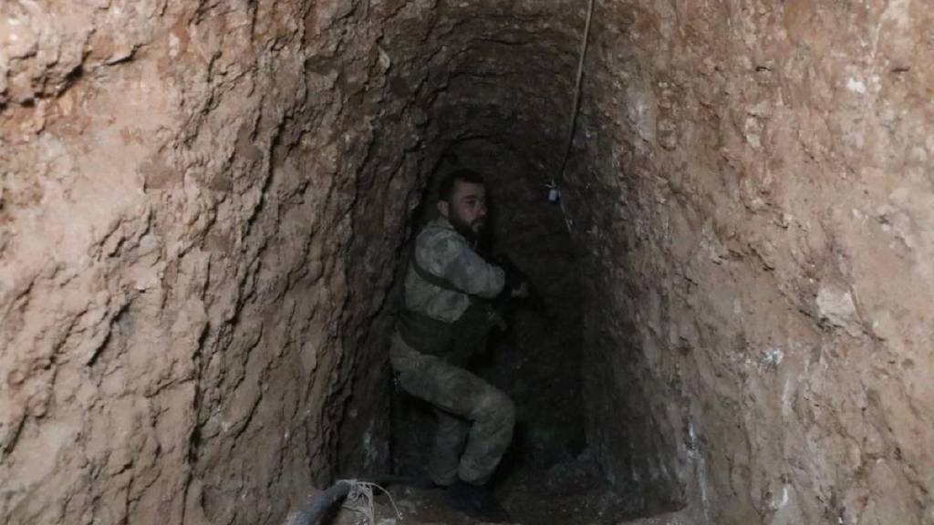 PKK/YPG'nin Tel Rıfat'taki tünelin ucundan kaçış asansörü çıktı!