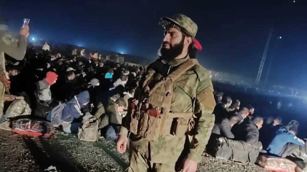 Irak'a kaçmışlardı! Esad rejimine bağlı askerler Suriye’ye iade edildi...