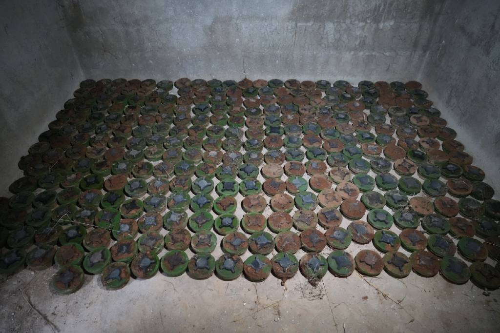 Terör örgütü PKK/YPG Münbiç'te zeytin bahçesine yüzlerce mayın döşedi