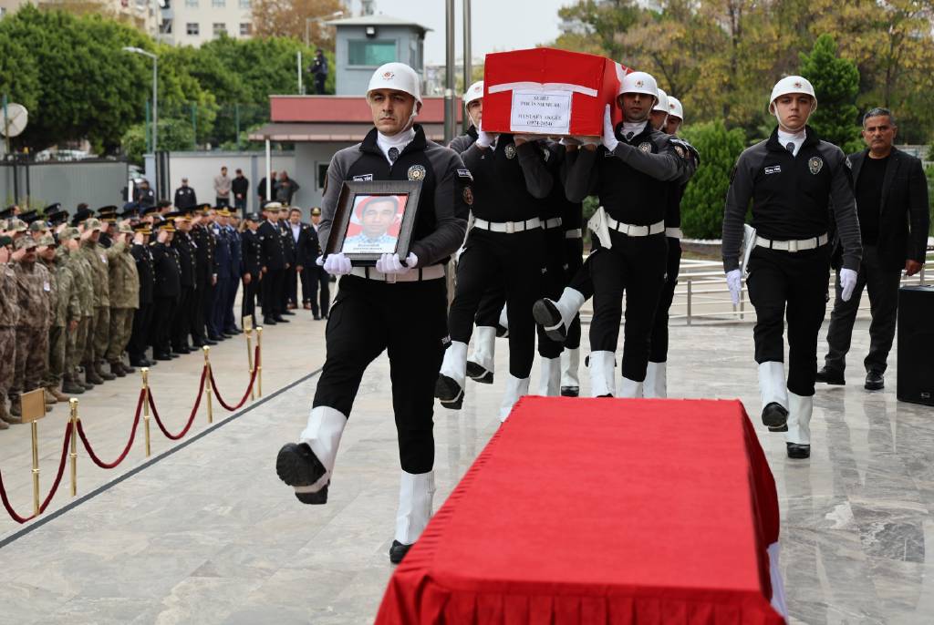 Adana'da uzman çavuşun çarpıp şehit ettiği polis, son yolculuğuna uğurlandı…