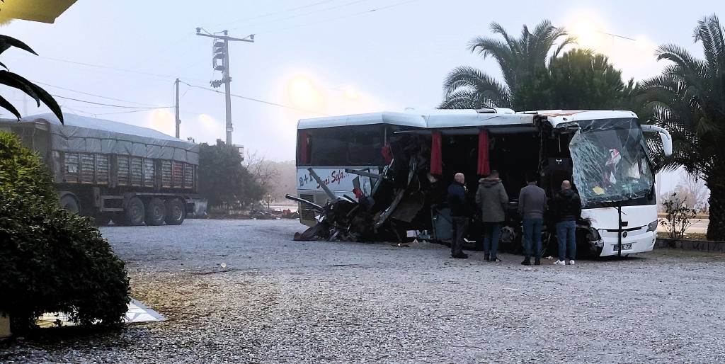 Denizli’de yolcu otobüsü, tıra çarpmıştı! Ölü sayısı arttı…