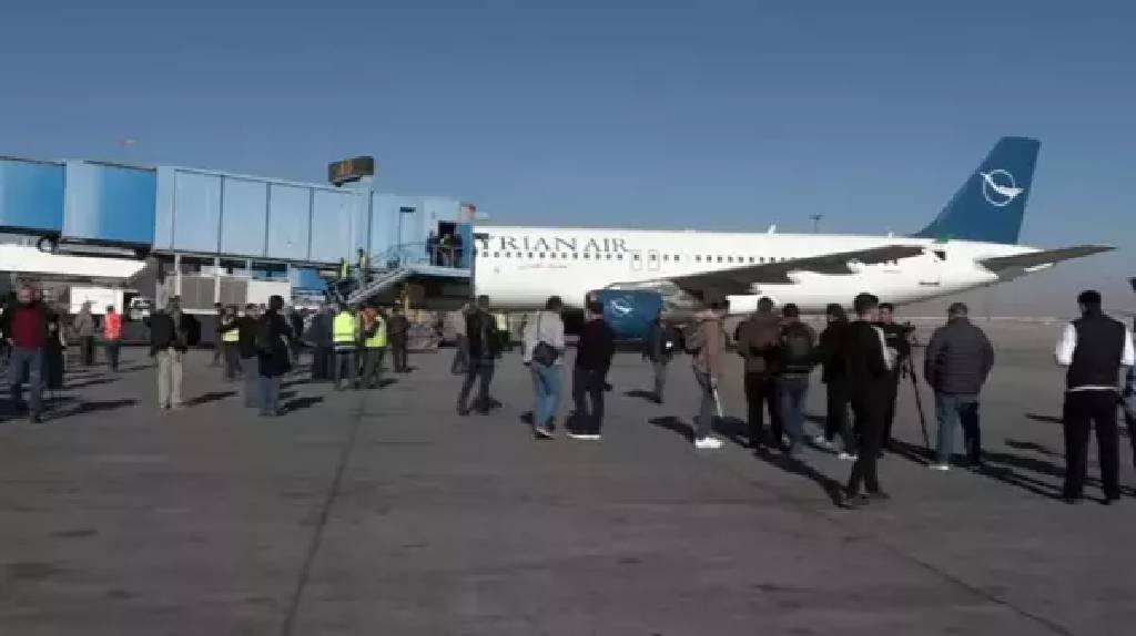 Suriye'de tarihi anlar! Şam Havalimanı yeniden hizmete alındı: İlk uçak kalktı...