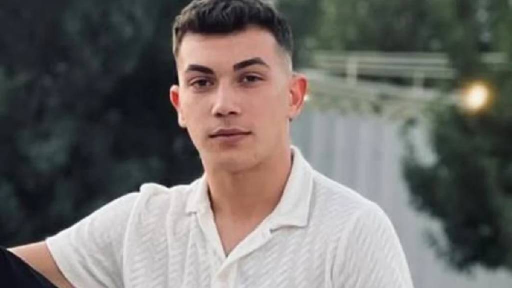 Harçlığını çıkarmak için taksicilik yapıyordu! Bıçaklanarak öldürüldü...