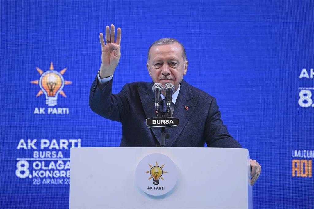 Faizi kesinlikle indirmeye başlayacağız. 2025 bunun işaret yılı olacaktır. Faiz inecek ki enflasyon da insin." dedi