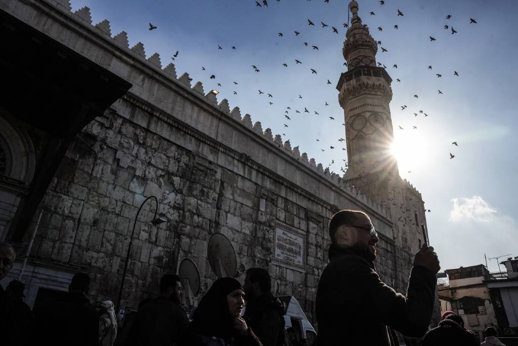 Esad sonrası ilk cuma! Şam'da Emevi Camii'nde tarihi buluşma...
