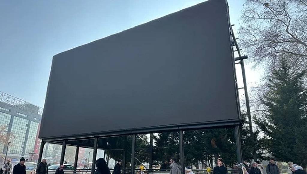 Ankara Büyükşehir Belediyesi'nin reklam panosuna bakanlıktan soruşturma
