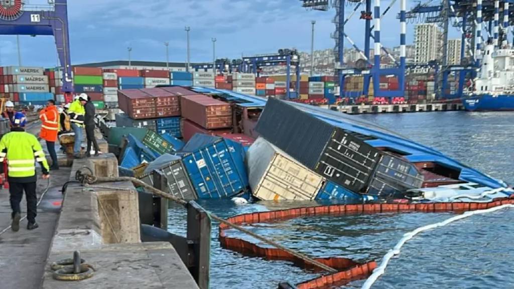 İstanbul Ambarlı Limanı'nda gemi yan yattı: Personel tahliye edildi