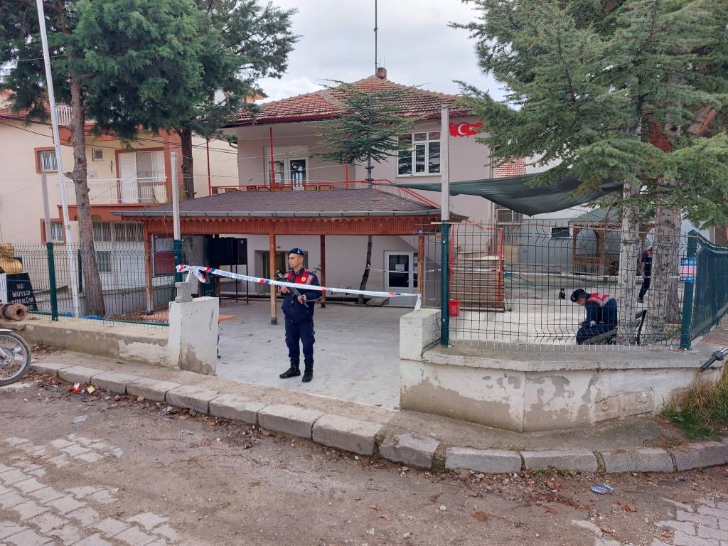 Kadın meselesi yüzünden arkadaşını öldüren sanığa müebbet hapis cezası