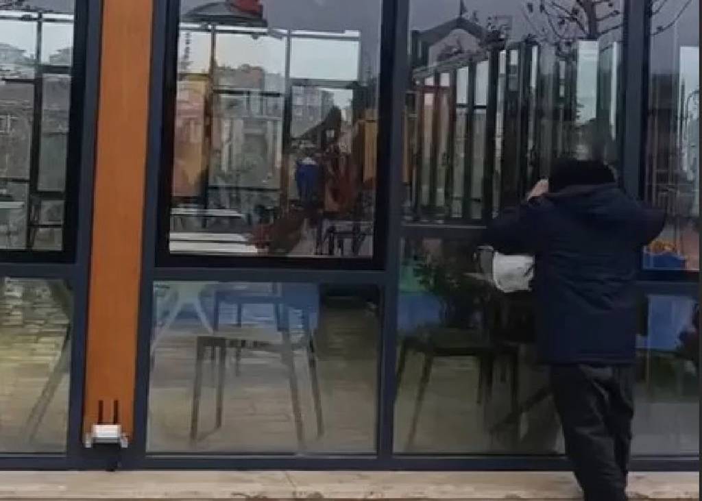 İstanbul'da korkunç olay! Eski sevgilisine falçatayla saldırdı, sonra kendi boğazını kesti...
