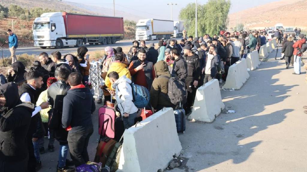 Hatay'da Suriyeliler yurtlarına dönmeye başladı...