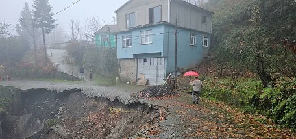 Zonguldak'ta bir mahalle iki aydır diken üstünde! Ambulans bile giremiyor...