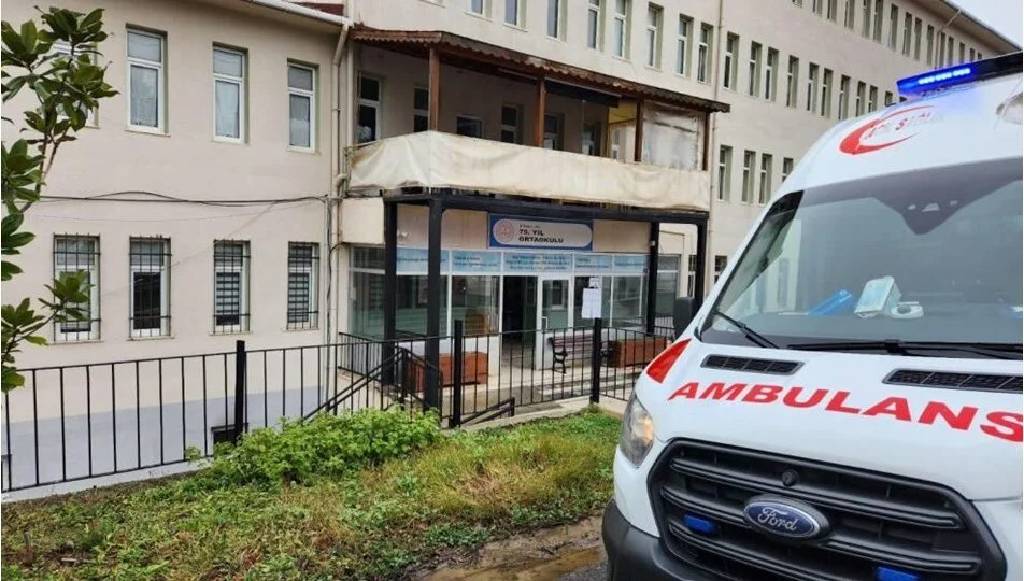 İstanbul'da gıda zehirlenmesi: 51 öğrenci hastanelik oldu