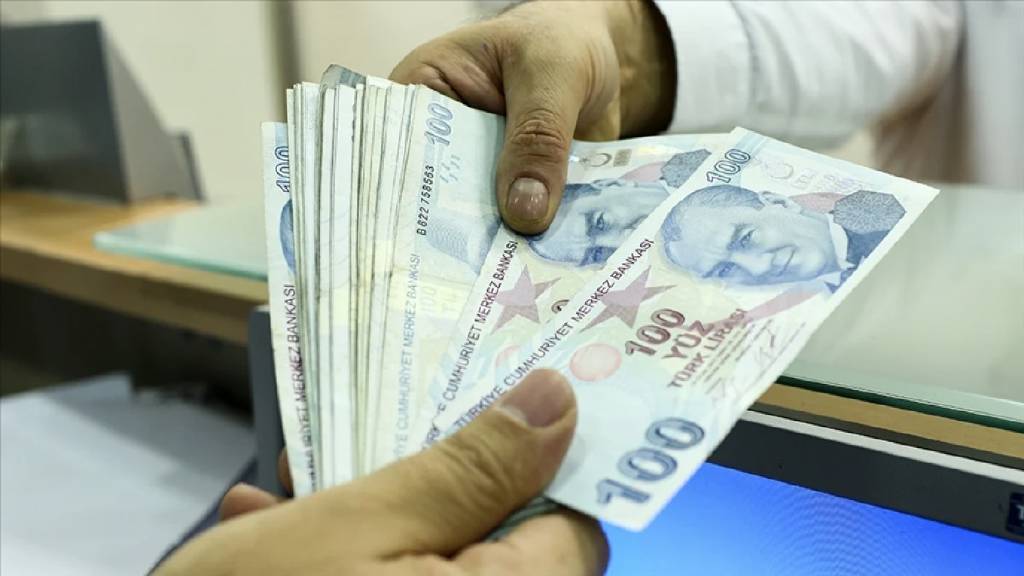 Tüm Türkiye, asgari ücret komisyonunun 2025 yılı için belirleyeceği zam oranına odaklandı