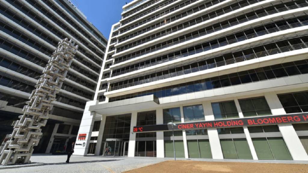 Bünyesinde Habertürk, Show TV ve Bloomberg HT gibi önemli yayın organlarını bulunduran Ciner Yayın Holding’in devriyle dikkat çeken bir el değiştirme gerçekleşti