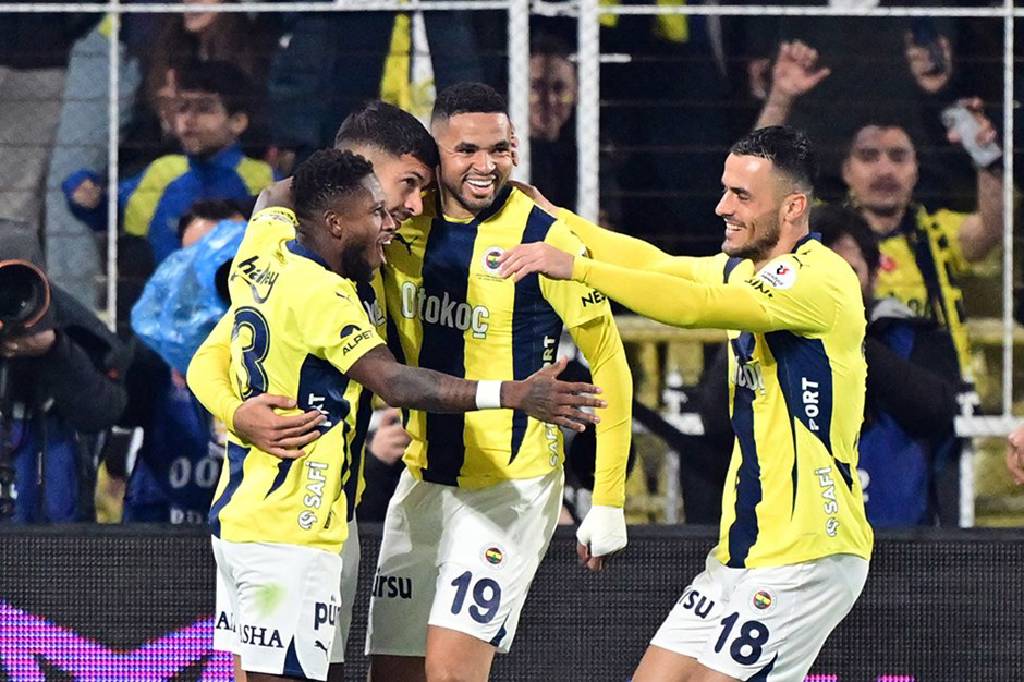 Fenerbahçe, Gaziantep FK'yı mağlup etti ve puan farkını 3'e indirdi