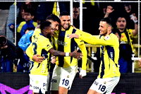 Fenerbahçe, Gaziantep FK'yı mağlup etti ve puan farkını 3'e indirdi