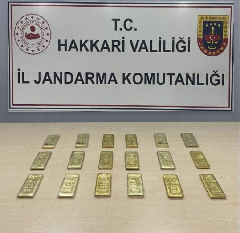 Burası Hakkari! Ayakkabılarının içerisinden, 54 milyon TL'lik külçe altın çıktı…