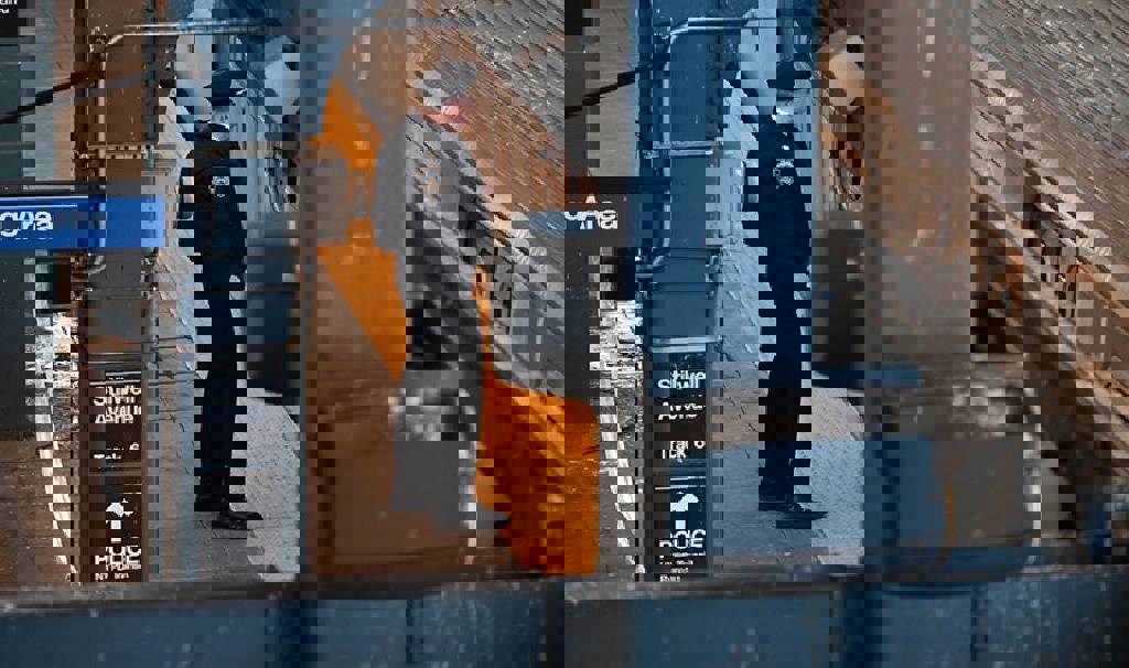 New York metrosunda korkunç olay! Vagonda uyuyan kadını ateşe verdi...