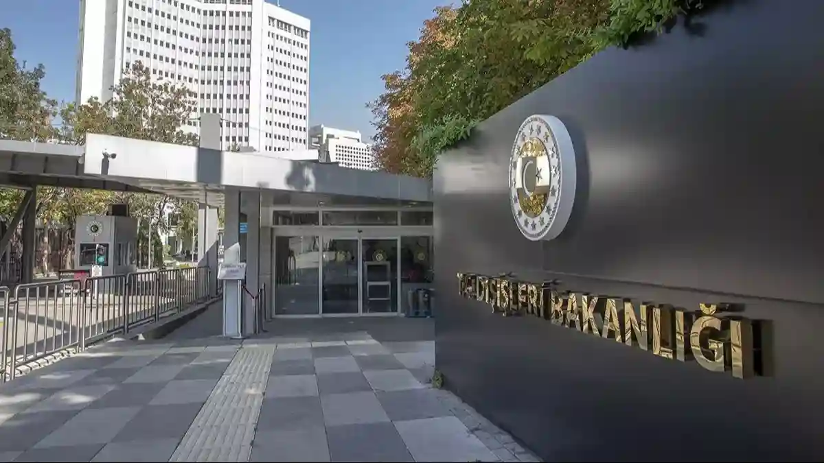 Eski Dışişleri Bakanı Yaşar Yakış, hayatını kaybetti