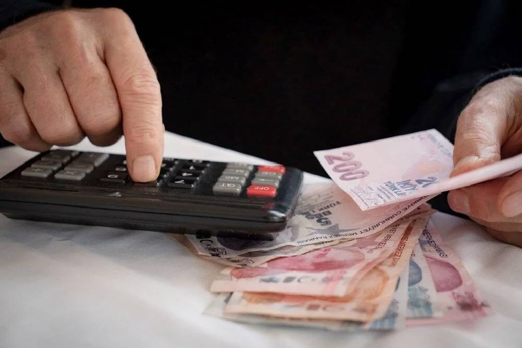 Vergi paketi Meclis komisyonunda kabul edildi: En düşük emekli maaşı artıyor!