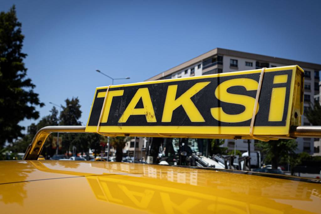 İzmir'de taksi ücretlerine 1 ayda çifte zam... İndi-bindi fiyatı değişti...