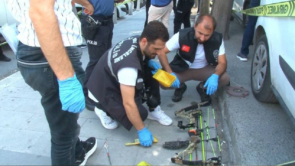 İstanbul'da akılalmaz saldırı! Cami imamını okla vurdu...