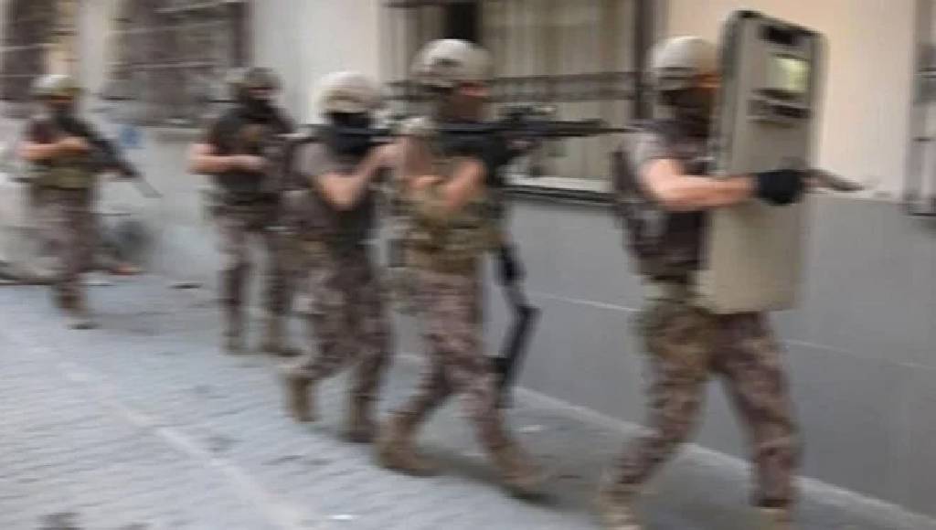 FETÖ operasyonları hız kesmeden devam ediyor! 'Kıskaç-22' operasyonlarında 74 şüpheli yakalandı
